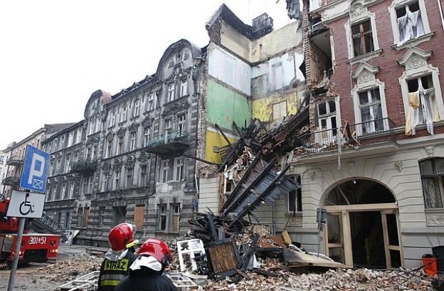 Газова експлозия разруши сграда в Полша (СНИМКИ)