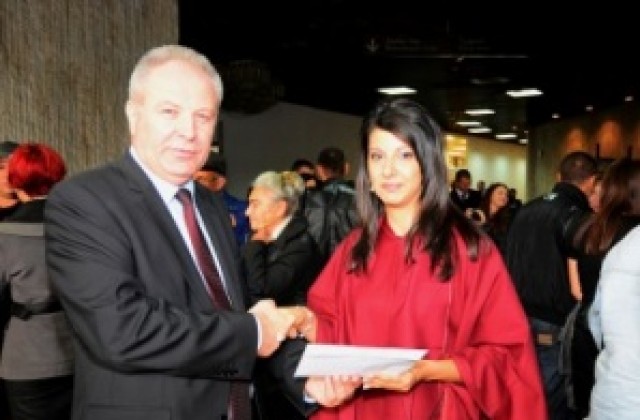 Награда от кмета на Варна за отличника по „Дентална медицина”