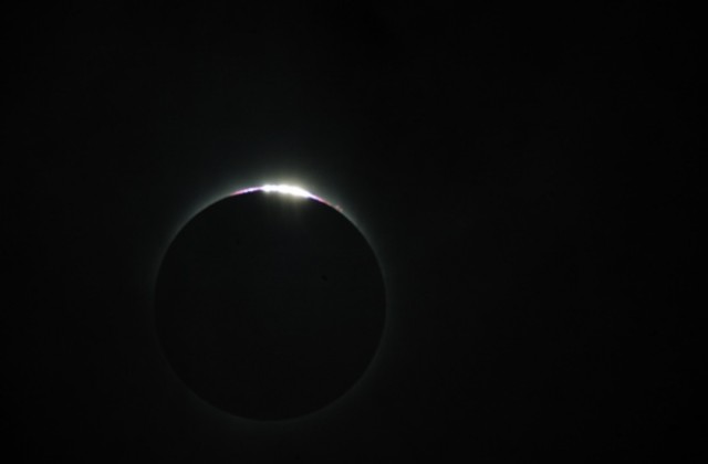 Японски спътник засне „огнен пръстен” по време на слънчевото затъмнение