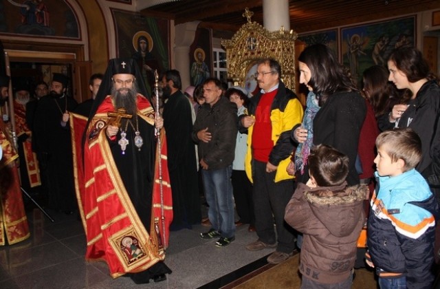 Вечерня за Димитровден и 130 г. на църквата в Димитровград отслужи митрополит Николай