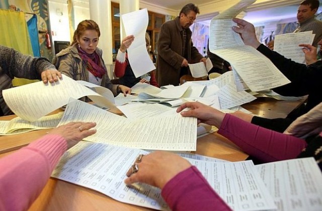 Украинската партия Свобода оспори изборните резултати, ЦИК ще брои отново
