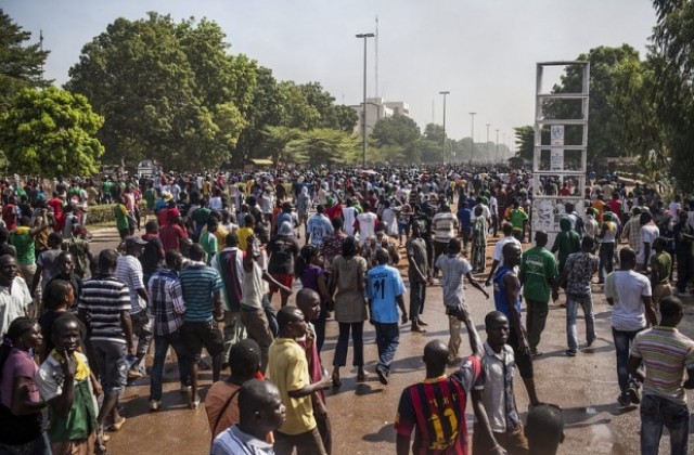 Извънредно положение в Буркина Фасо, президентът призова за спиране на протестите