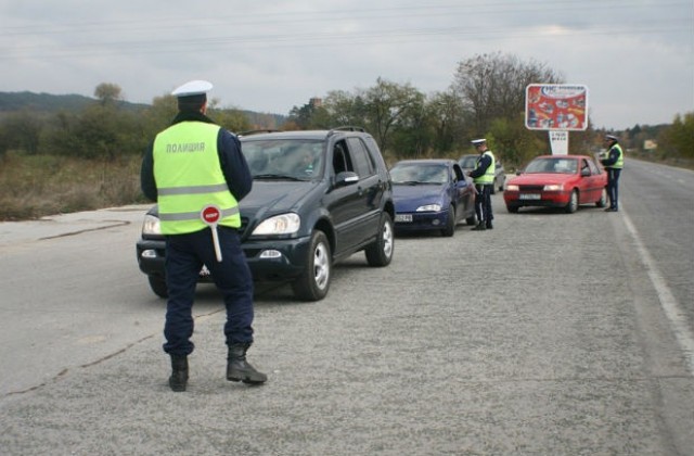 Полицаи дебнат шофьорите за гуми и светлини от 3 ноември