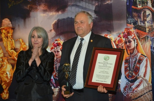 Кметът на Сливен и предприемач с награди “  „Човек на 21 век“