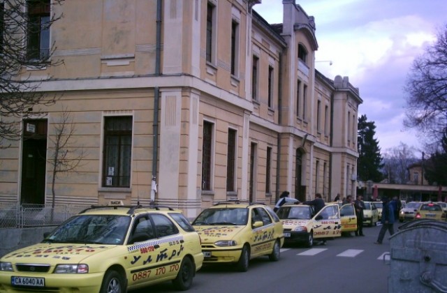 Таксиметров превоз ще извършват само тези, които не дължат данъци на община Кюстендил