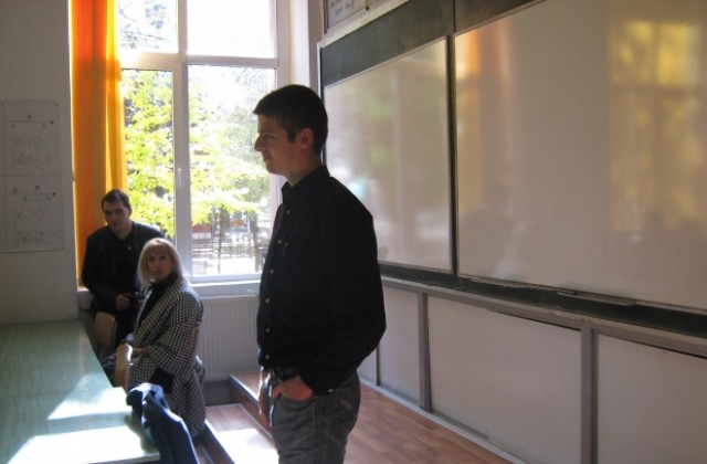 Младият историк Тиберий Баръмов се срещна с ученици от гимназия „Христо Ботев