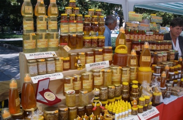 Ядем все повече мед, очаква се цената му да расте