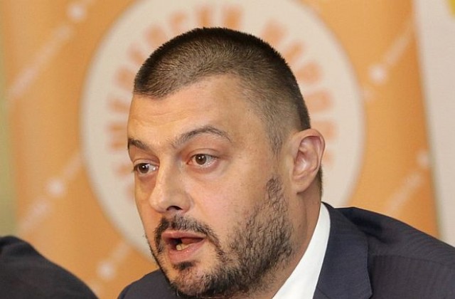 Депутатите на Бареков подкрепили Борисов, за да го избавят от ДПС