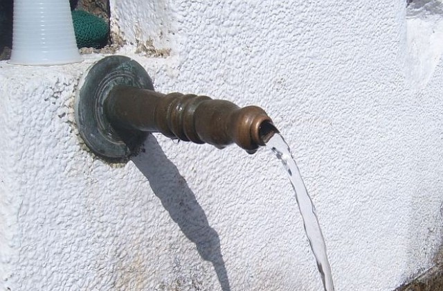 Вода с уран пият в село Кръстилци