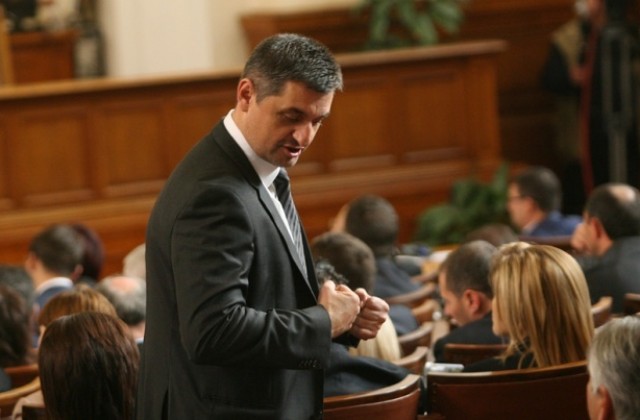 Изчезването на тефтера е амнистия за Филип Златанов, коментира Кирил Добрев в парламента
