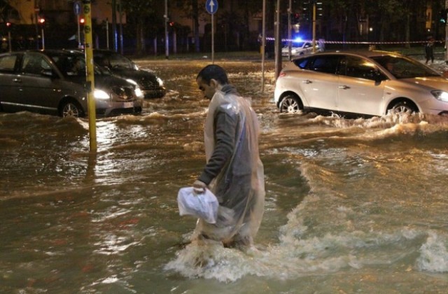 Свлачище уби мъж в Италия, северните части на страната са наводнени