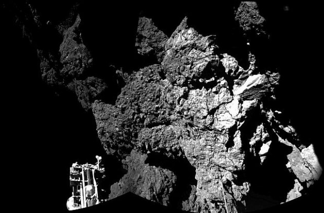 Фила изпраща впечатляващи снимки на кометата Чурюмов-Герасименко