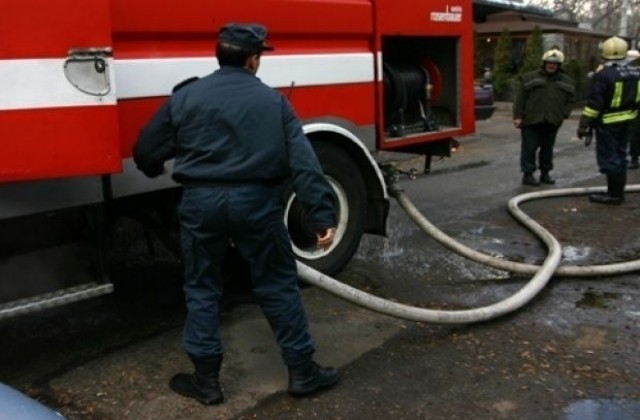 Огнеборците гасиха пожари в Русалка и Крушари
