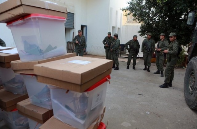 В Тунис започна гласуването на първите в страната свободни президентски избори