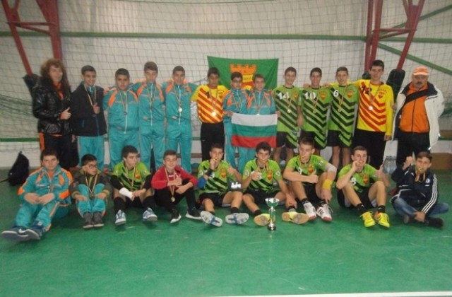 Горнооряховските хандбалисти спечелиха купата от международен турнир в Румъния