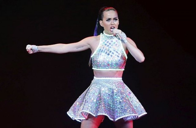 Кейти Пери обиди папарак, че е с малък пенис