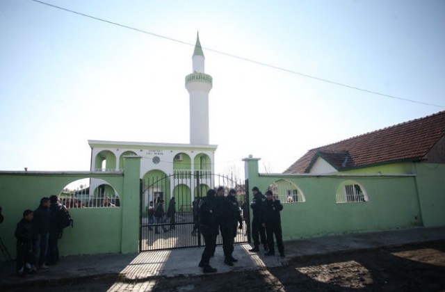 Операция срещу разпространение на радикален ислям в 4 града (СНИМКИ)