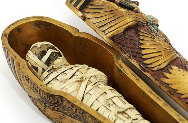 Археолози откриха египетска мумия с бижута