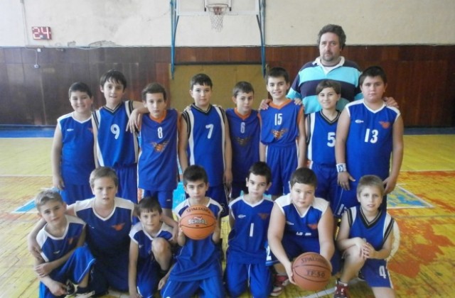 12-годишните баскетболисти на Велбъжд 2002 с първи успех в регион Рила