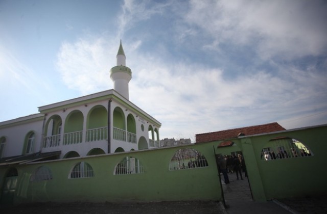 Главното мюфтийство: Джамията „Абу Бекир е на частен терен и не подлежи на санкции