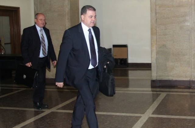 Военният министър няма да оттегли Орхан Исмаилов