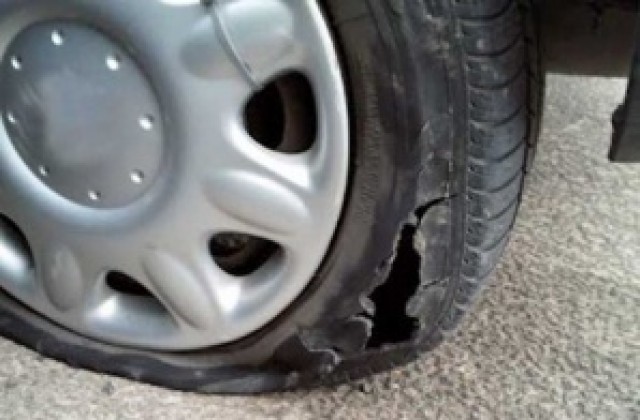 14 автомобила осъмнаха със срязани гуми