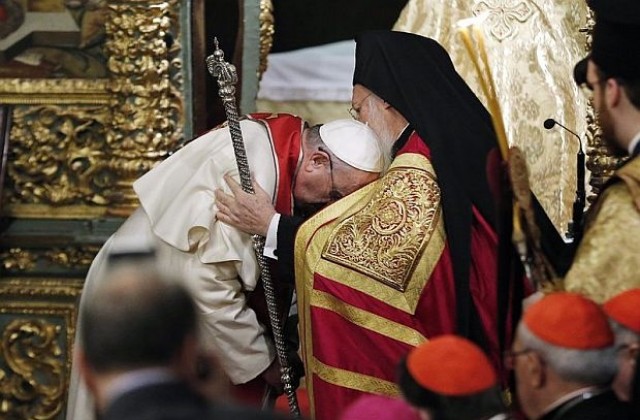 Папата се помоли пред Синята джамия в Истанбул