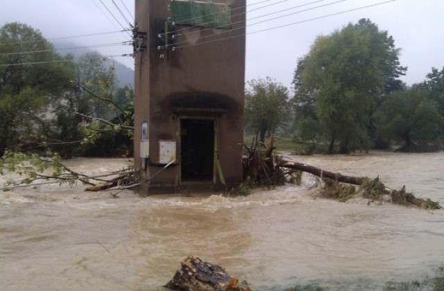 Бедствено положение в община Раднево, наводнени са около 50 къщи