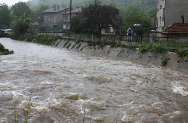 Обявиха опасен червен код за реките Марица и Тунджа