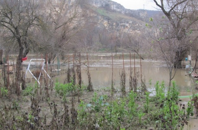 Нивото на реките Батовска и Суха в Добричкия регион вече спада