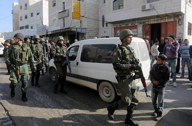 Палестинец нападна с киселина еврейско семейство на Западния бряг