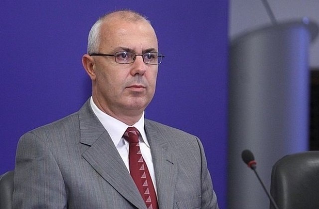 Министър Вучков: Петко Сертов е напуснал България