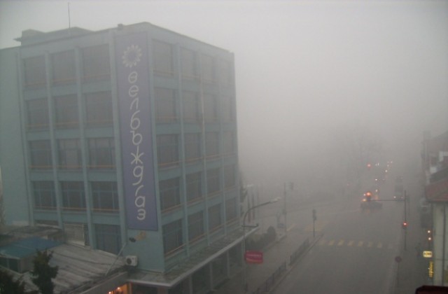 Заледени участъци и мъгла в кюстендилско
