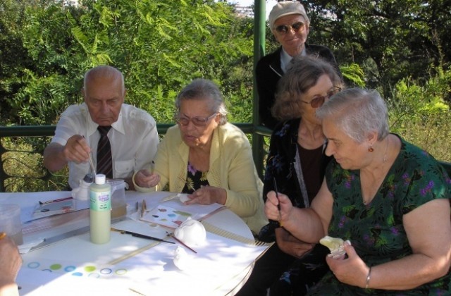 Домът за стари хора в Добрич събира благотворително пари за транспорт