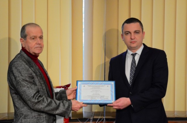 Иван Портних получи приза „Кмет на годината 2014“ от Синдиката на българските учители