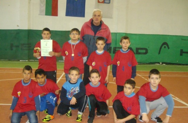 Отборът на НУ “Св. Климент Охридски” е победител в общинския коледен футболен турнир за ученици II и III клас