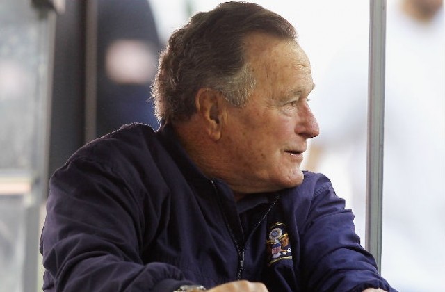 Буш-старши по спешност приет в болница, остава под наблюдение