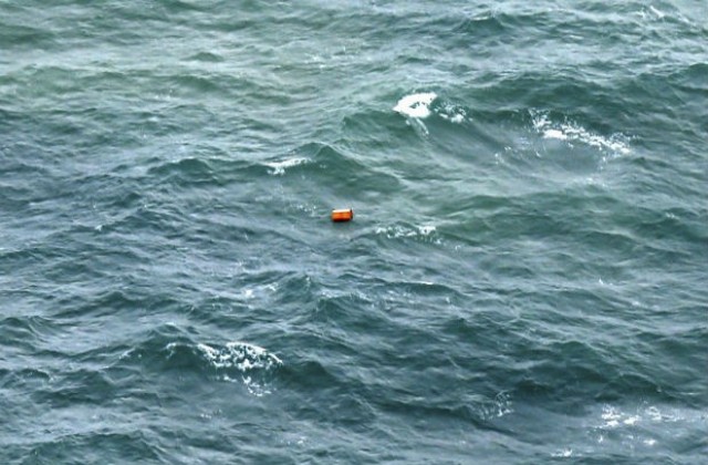 Откриха тела и отломки от изчезналия самолет в Яванско море