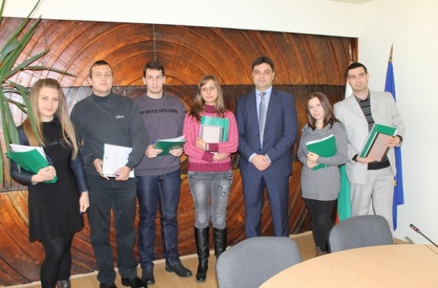Старт в кариерата за шестима младежи в Димитровград