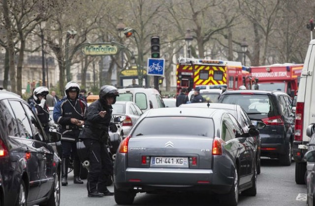 12 души са убити при стрелба в редакцията на френско списание