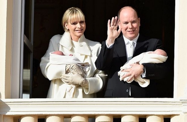 Принц Албер и принцеса Шарлен представиха близнаците си (СНИМКИ)