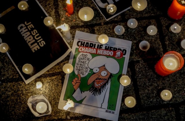 Европейските медии подхождат различно към публикуването на карикатури на „Шарли ебдо”