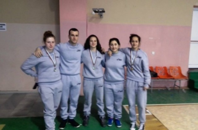 Бобошевският клуб с първи медали от женската борба