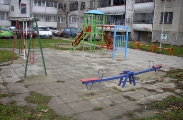 Ремонтират детски площадки и във варненските села