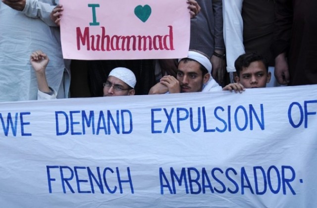Масови протести на мюсюлмани срещу карикатурите на Шарли ебдо