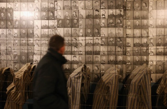 Оцеляла от Аушвиц си спомня за злото на нацизма
