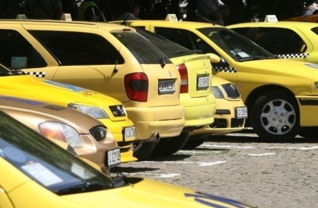 Инспектори установиха нарушения след проверка на такситата в столицата