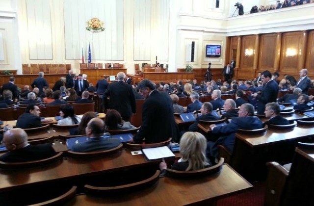 Деветима министри на петъчен контрол пред депутатите