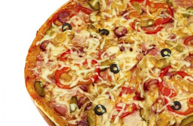 Голяма пица за 140 долара пътува към канадско семейство