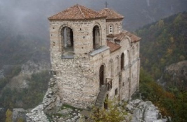 Бачковският манастир иска църквата на Асеновата крепост